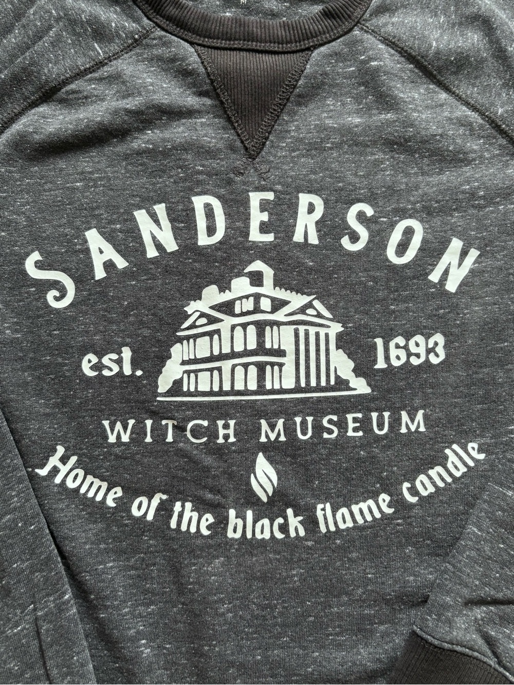 Sanderson Witch Museum Crewneck sweatshirt - Picture 4 of 4
